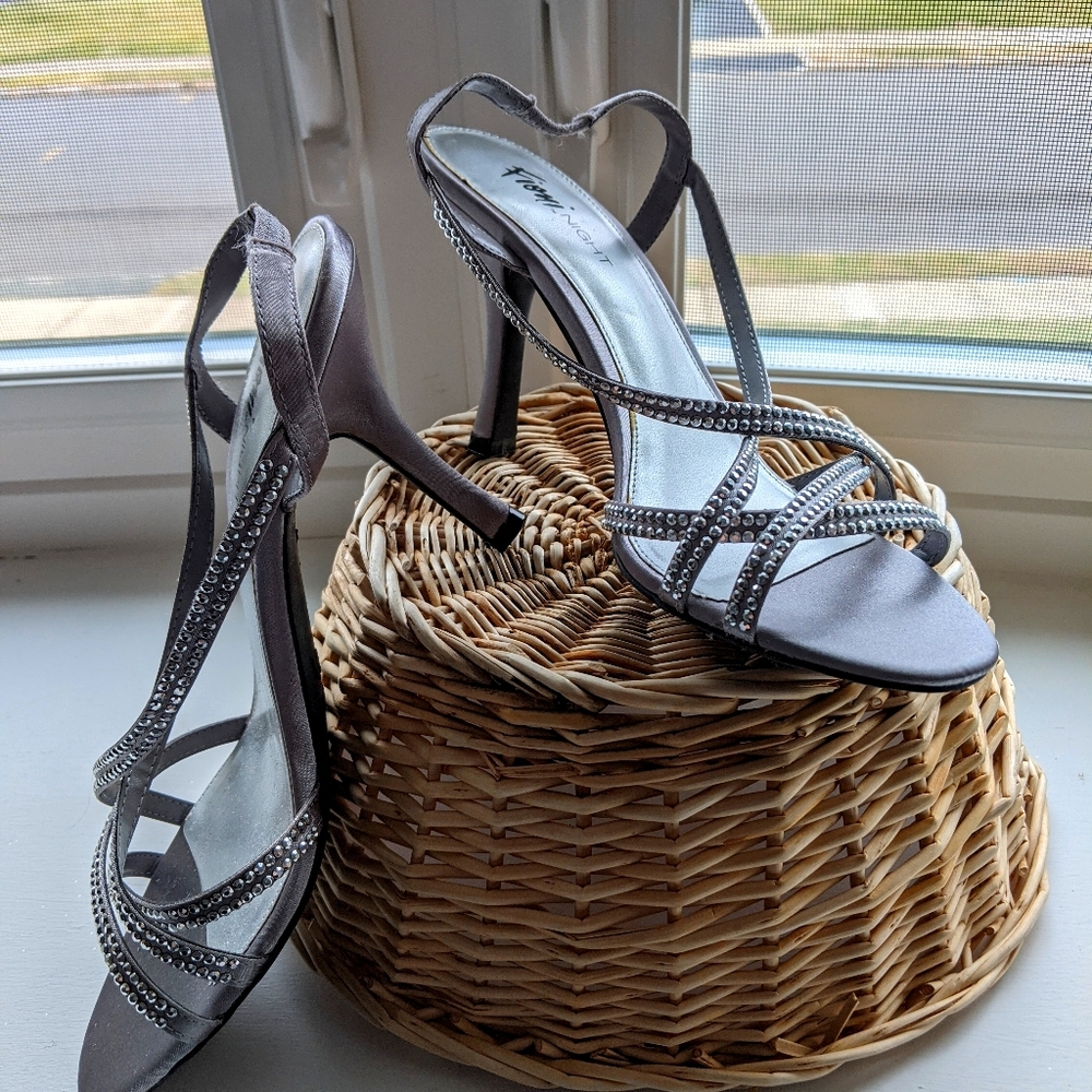 Fioni Night silver heels sz 7.5